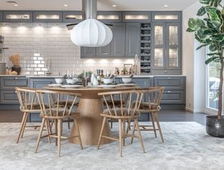 Float 137cm ek med Björke stolar ek