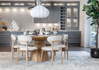 Float 137cm ek med Le Chic stolar