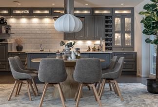 Float matbord 150x150 cm ek med Amaris stolar