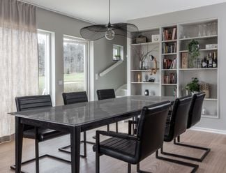 Marble svart/grå 240x95cm med house stolar