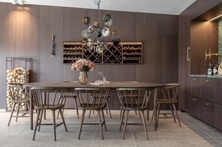 Oskar matgrupp rökt ek 260x130cm med 8 Björke stolar