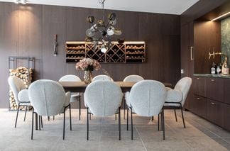 Oskar matgrupp rökt ek 260x130cm med 8 Einar stolar