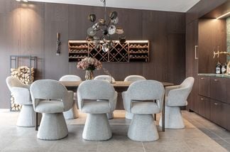 Oskar matgrupp rökt ek 260x130cm med 8 Gytte stolar