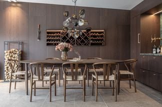 Oskar matgrupp rökt ek 260x130cm med 8 oskar stolar