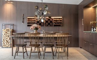 Oskar matgrupp rökt ek 260x130cm med 8 stol 1 stolar