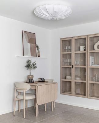Oskar matgrupp vitoljad ek 80x80cm + klaff med Le chic stolar