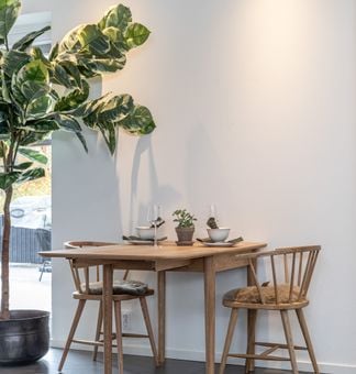 Oskar matgrupp ek 80x80cm + klaff med Björke stolar