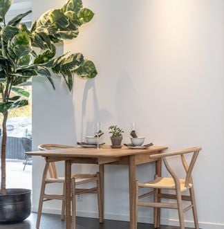 Oskar matgrupp ek 80x80cm + klaff med Oskar stolar