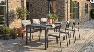 Antibes matbord med Lodes karmstol antracit