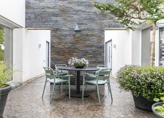 Vikholm matgrupp med Antonia karmstol Dusty Green