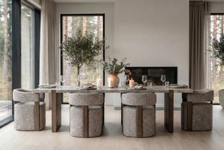 Arctic matbord med Arctic karmstol