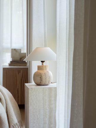 Pella table travertine