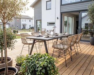 Kullen matbord med beddinge karmstolar