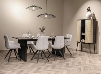 Virsbo matbord med Chiara stolar 