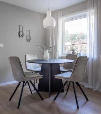 Bootcut matgrupp med andrea stolar