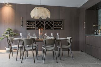 Elipse matbord smoked med Kato stolar