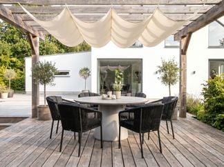 Floby matbord med Kullen karmstol