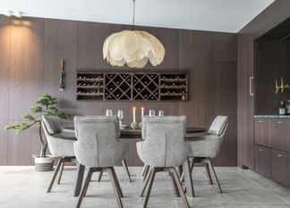 Glenside matbord brun med 6st Alessia stolar