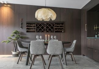 Glenside matbord brun med 6st Amaris stolar
