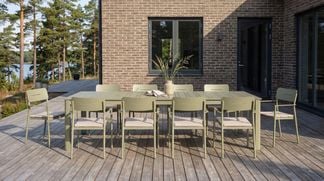 Lodes matbord med Lodes karmstolar grön