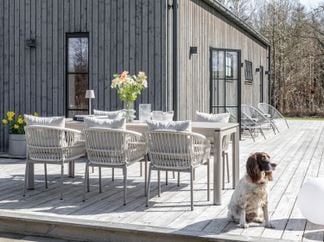 Flommen matbord med Cannes stolar
