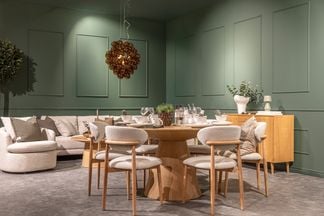 Float 137 cm ek med le chic stolar