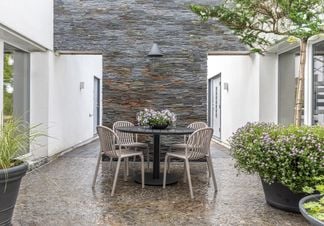 Vikholm matgrupp med Noa stol Beige