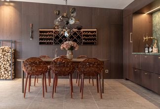 Oskar matgrupp rökt ek 120/175/230cm med 6 Plexus stolar