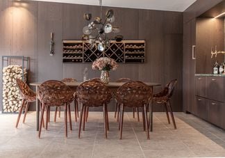 Oskar matgrupp rökt ek 120/175/230cm med 8 Plexus stolar