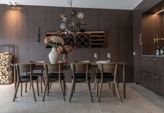 Oskar matgrupp rökt ek 180/220/260cm med 8 Alex stolar