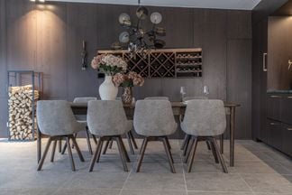 Oskar matgrupp rökt ek 180/220/260cm med 8 Amaris stolar