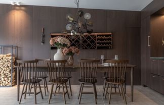 Oskar matgrupp rökt ek 180/220/260cm med 8 Stol 1 stolar