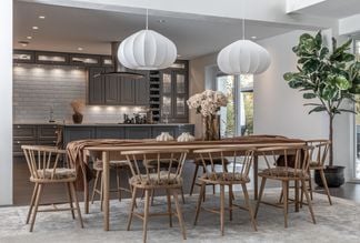 Oskar matgrupp ek 260x130cm med 8 Björke stolar 