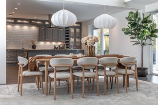 Oskar matgrupp ek 260x130cm med 10 Le chic stolar