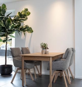 Oskar matgrupp ek 140x90cm med Alessia stolar