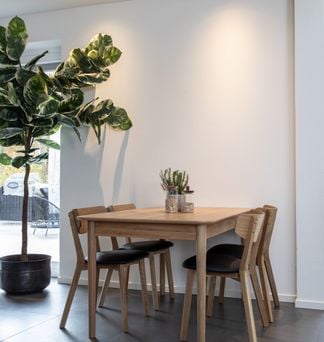 Oskar matgrupp ek 140x90cm med Alex stolar