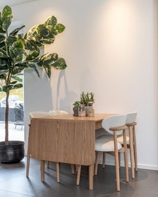 Oskar matgrupp ek 120x80cm + klaff med Le chic stolar