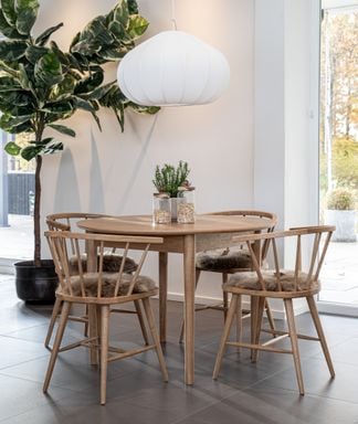 Oskar matgrupp ek 105cm Ø med Björke stolar