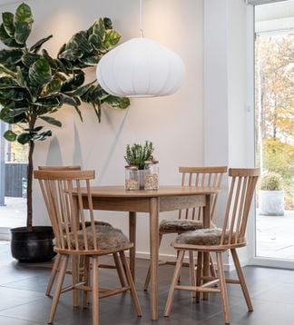 Oskar matgrupp ek 105cm Ø med Stol 1