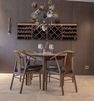 Oskar matgrupp rökt ek 105cm Ø med Brejning stol