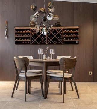 Oskar matgrupp rökt ek 105cm Ø med Kato stol