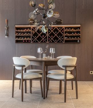 Oskar matgrupp rökt ek 105cm Ø med Le chic stol