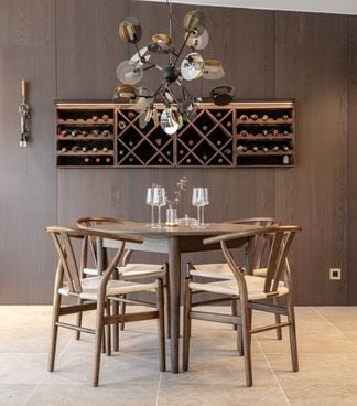 Oskar matgrupp rökt ek 105cm Ø med Oskar stol