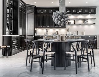 Circle 150 svart med Oskar stolar