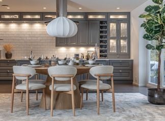 Float matbord ovalt ek med Le Chic stolar