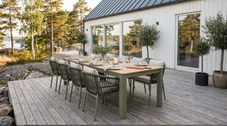 Valbonne matbord med Cannes stolar grön