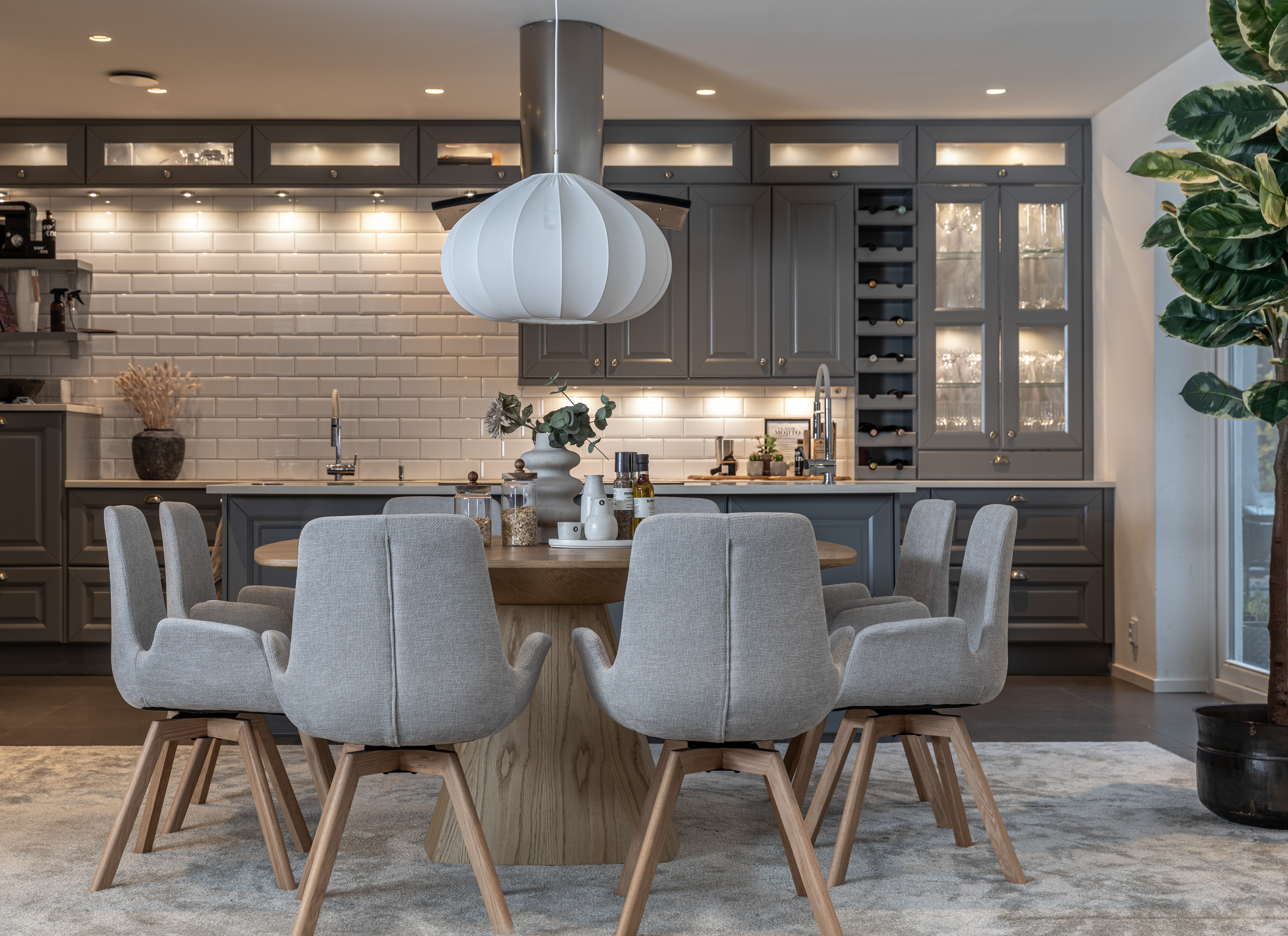 Float matbord 150x150 cm ek med Chiara stolar