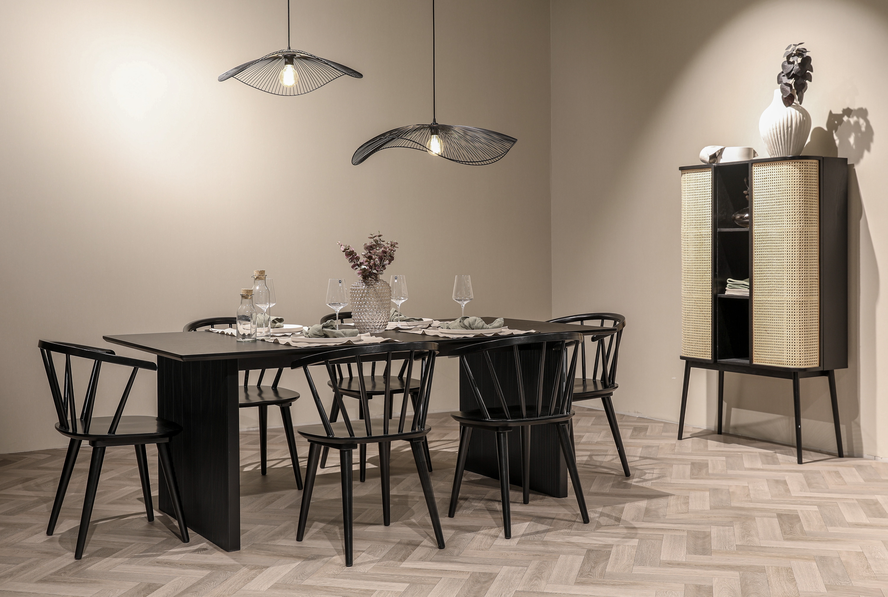 Virsbo matbord med björke stolar