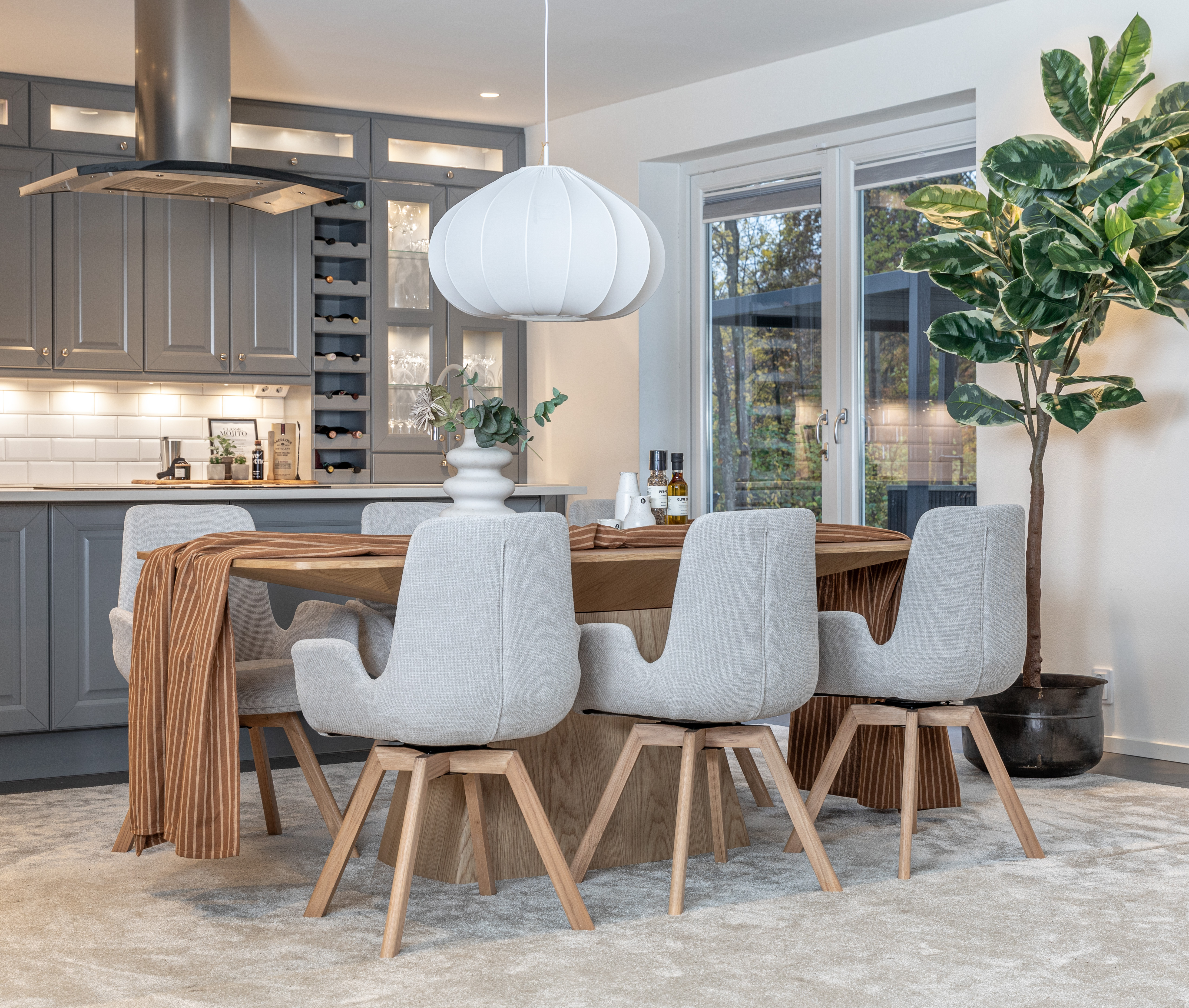 Float matbord 200x95cm ek med Chiara stolar