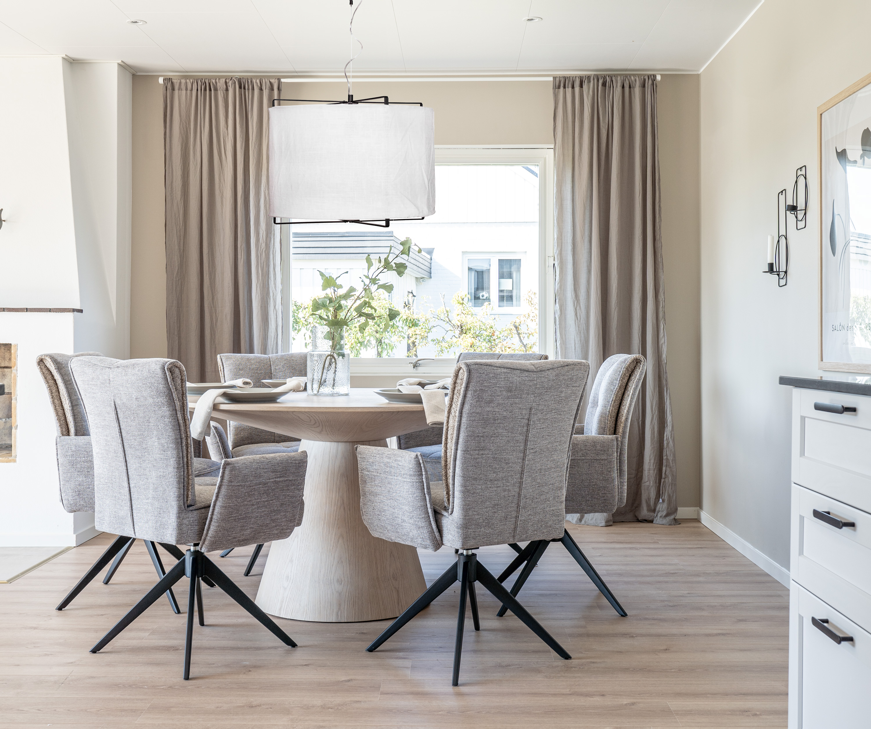 Float 137cm white wash med Joyce karmstol